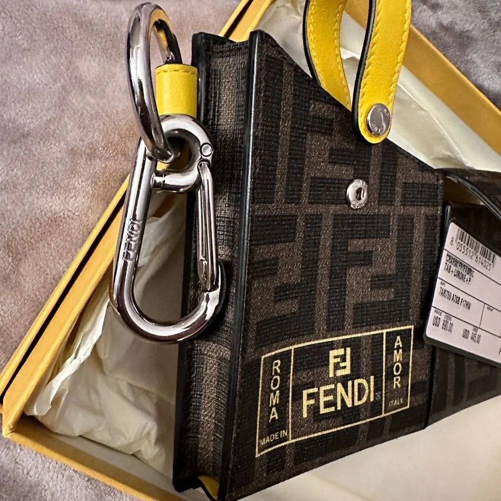 Fendi - Picture 5 of 8